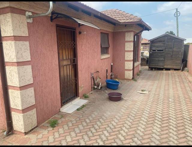 3 BEDROOM HOUSE FOR SALE IN OLIEVENHOUTBOS